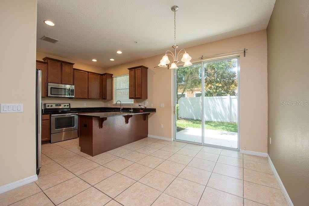 9460 Tawnyberry St - Photo 4 of 35