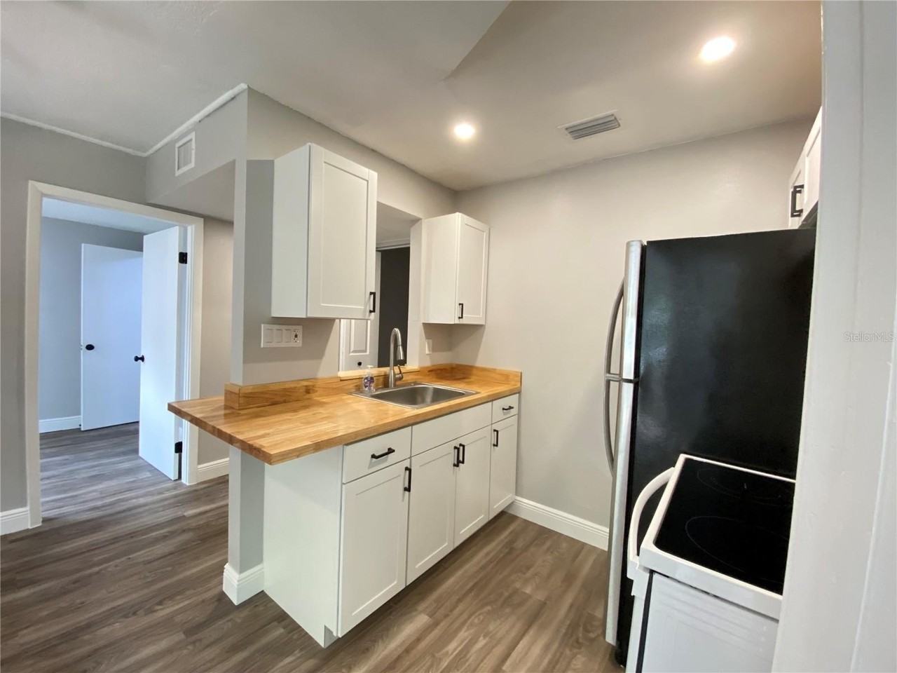 225 E 5th St #A - Photo 5 of 13