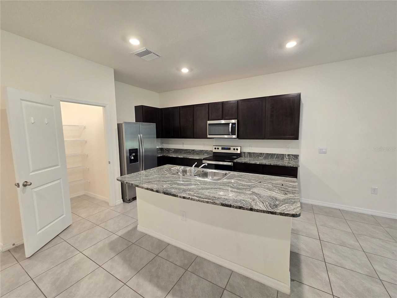 32803 Pez Landing Ln - Photo 4 of 23