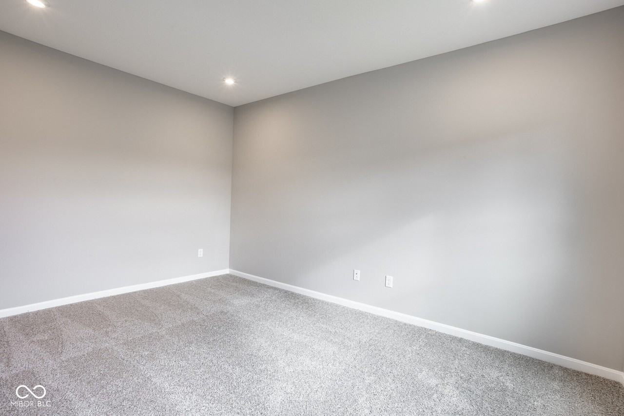 430 Atlas Dr - Photo 4 of 34