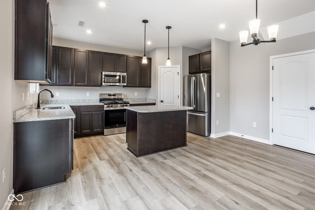 430 Atlas Dr - Photo 6 of 34