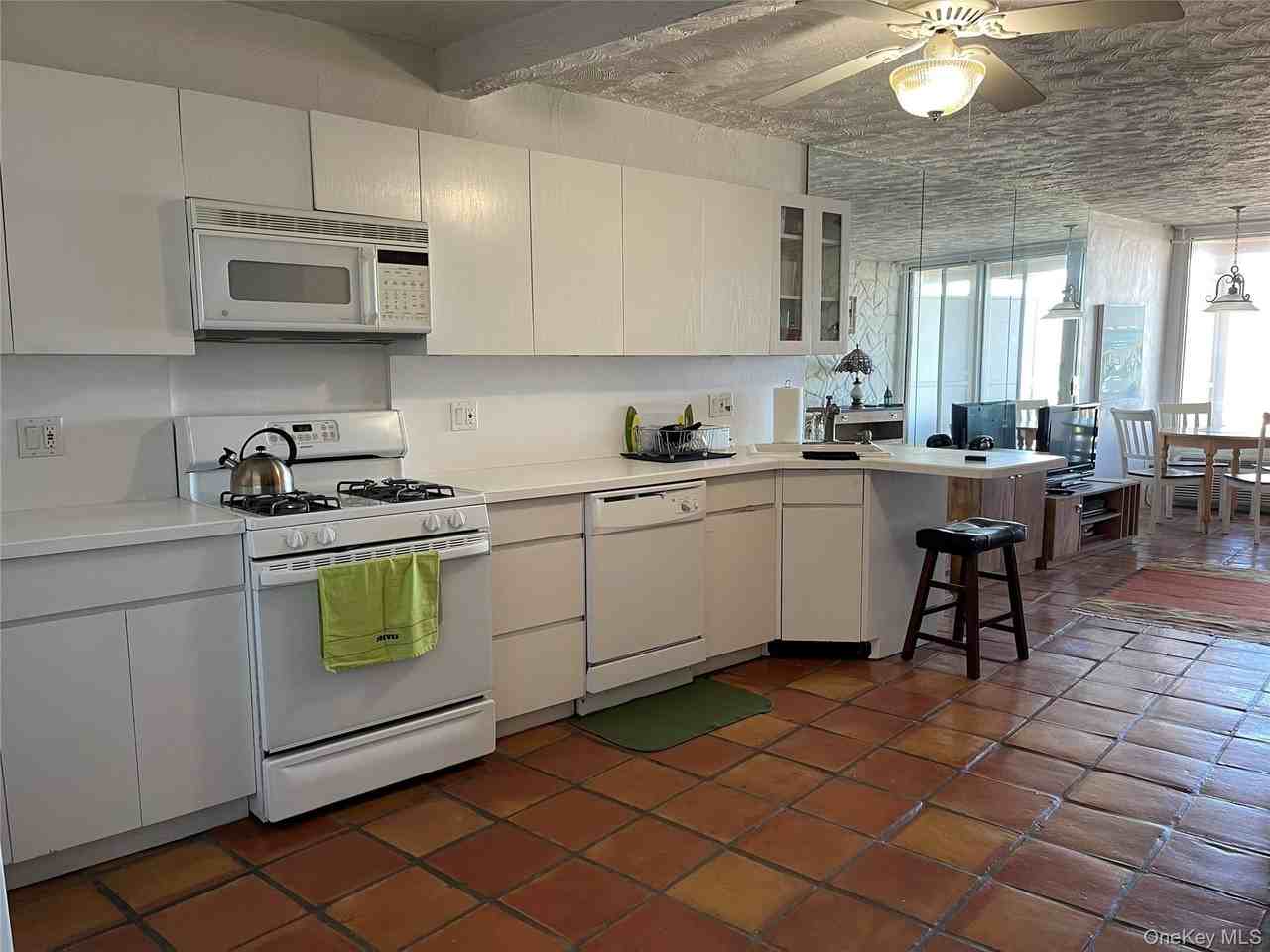 830 Shore Rd #3E - Photo 5 of 13