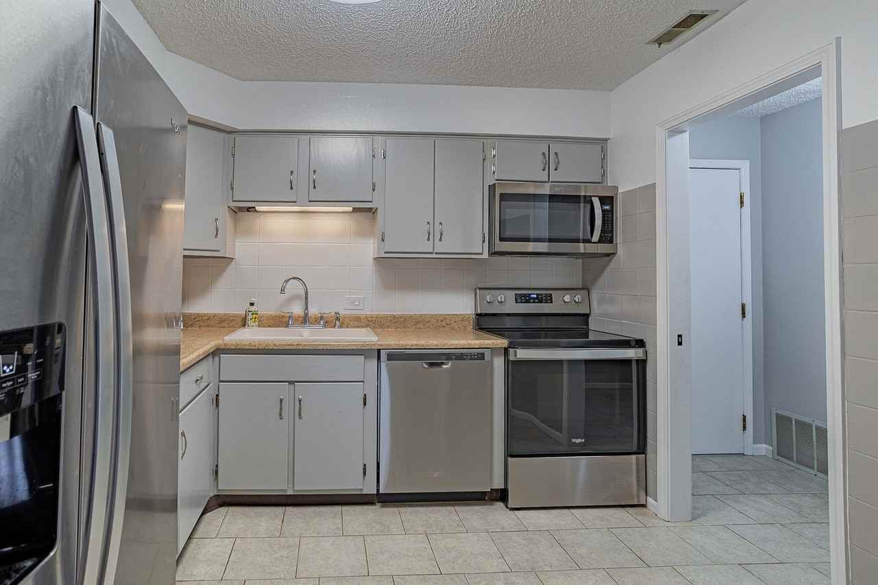 520 Biesterfield Rd #E220 - Photo 4 of 21