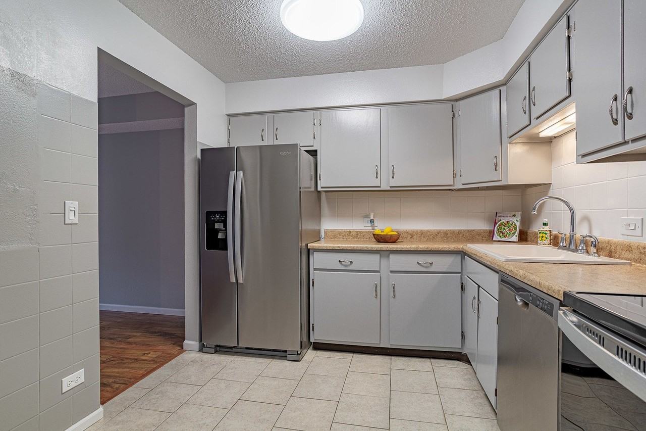 520 Biesterfield Rd #E220 - Photo 5 of 21