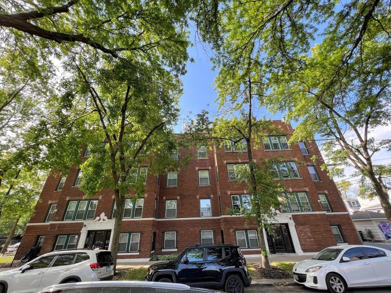 3607 W Ainslie St #1