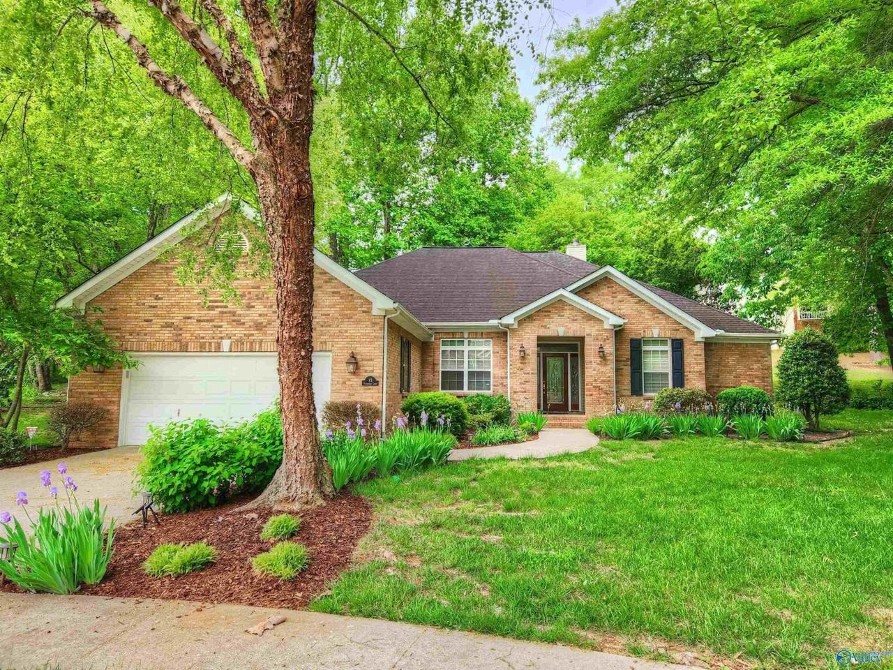 93 Fernbrook Ct - Photo 2 of 32