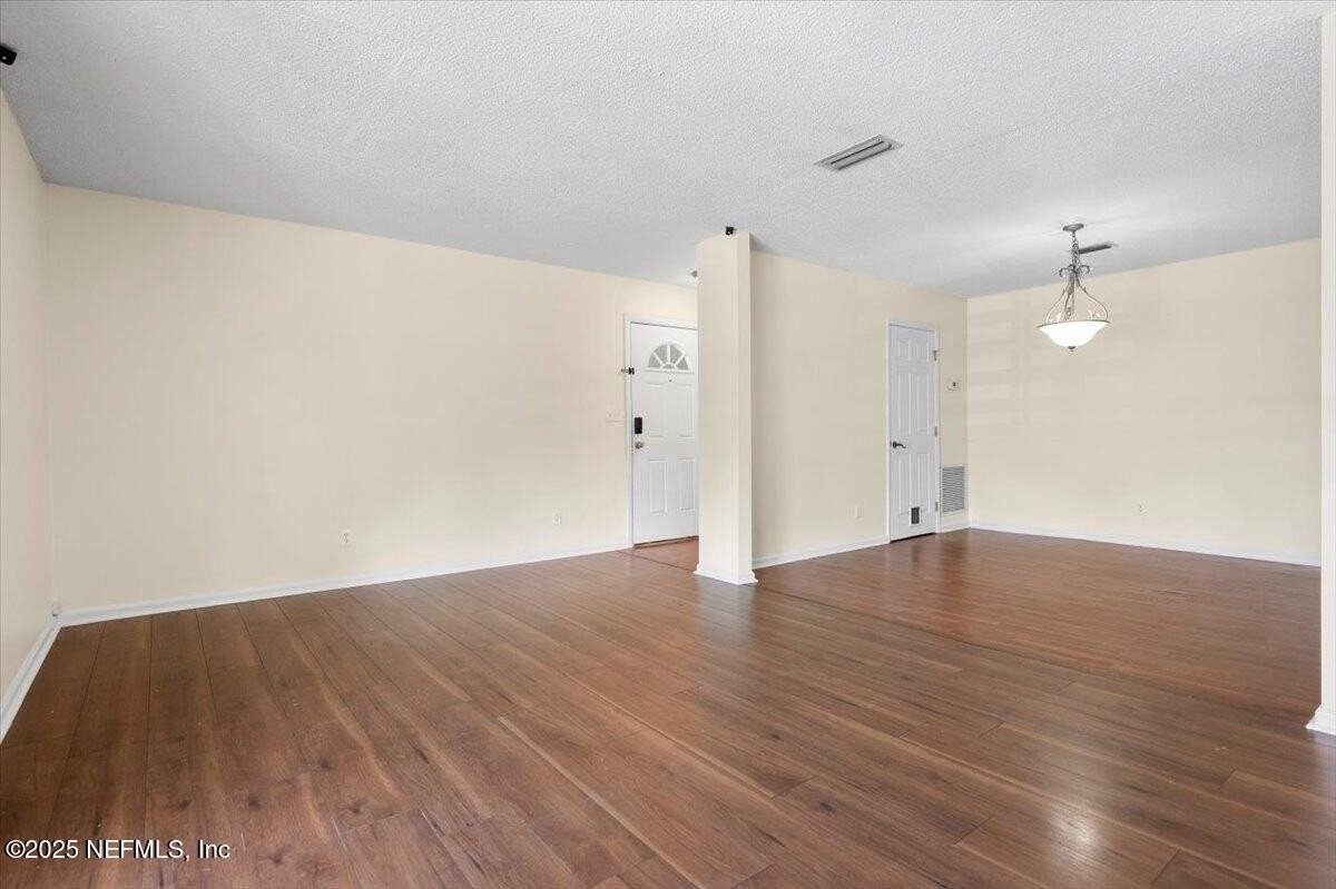 3765 Crown Point Rd Apt 8 #8 - Photo 4 of 15