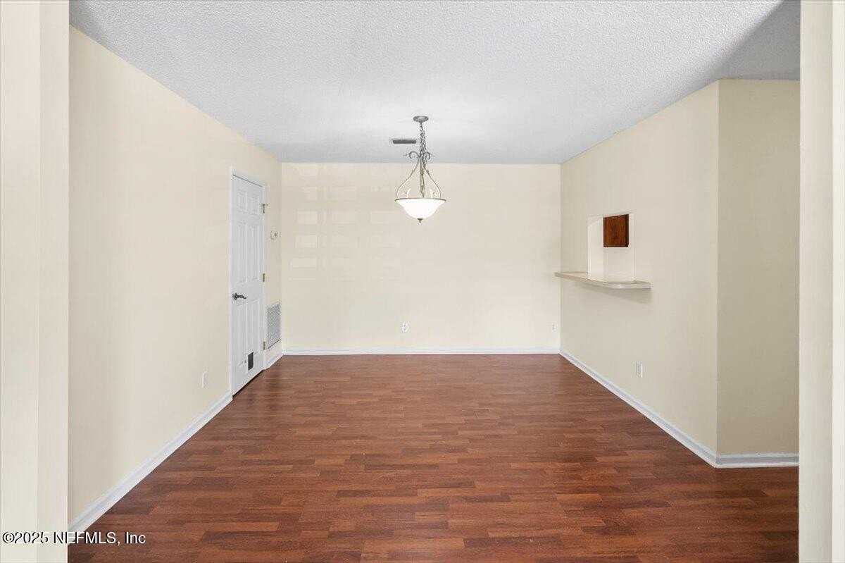 3765 Crown Point Rd Apt 8 #8 - Photo 6 of 15