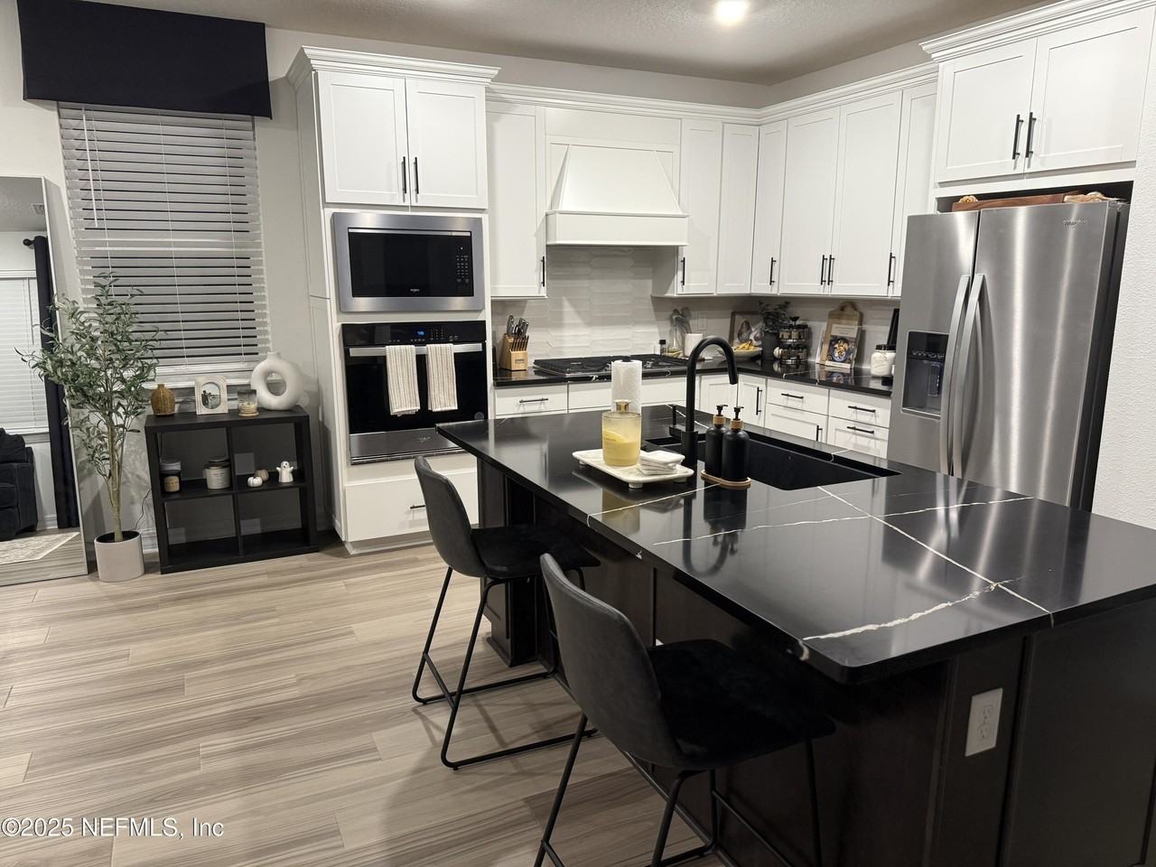 516 Stillwater Ln - Photo 6 of 25