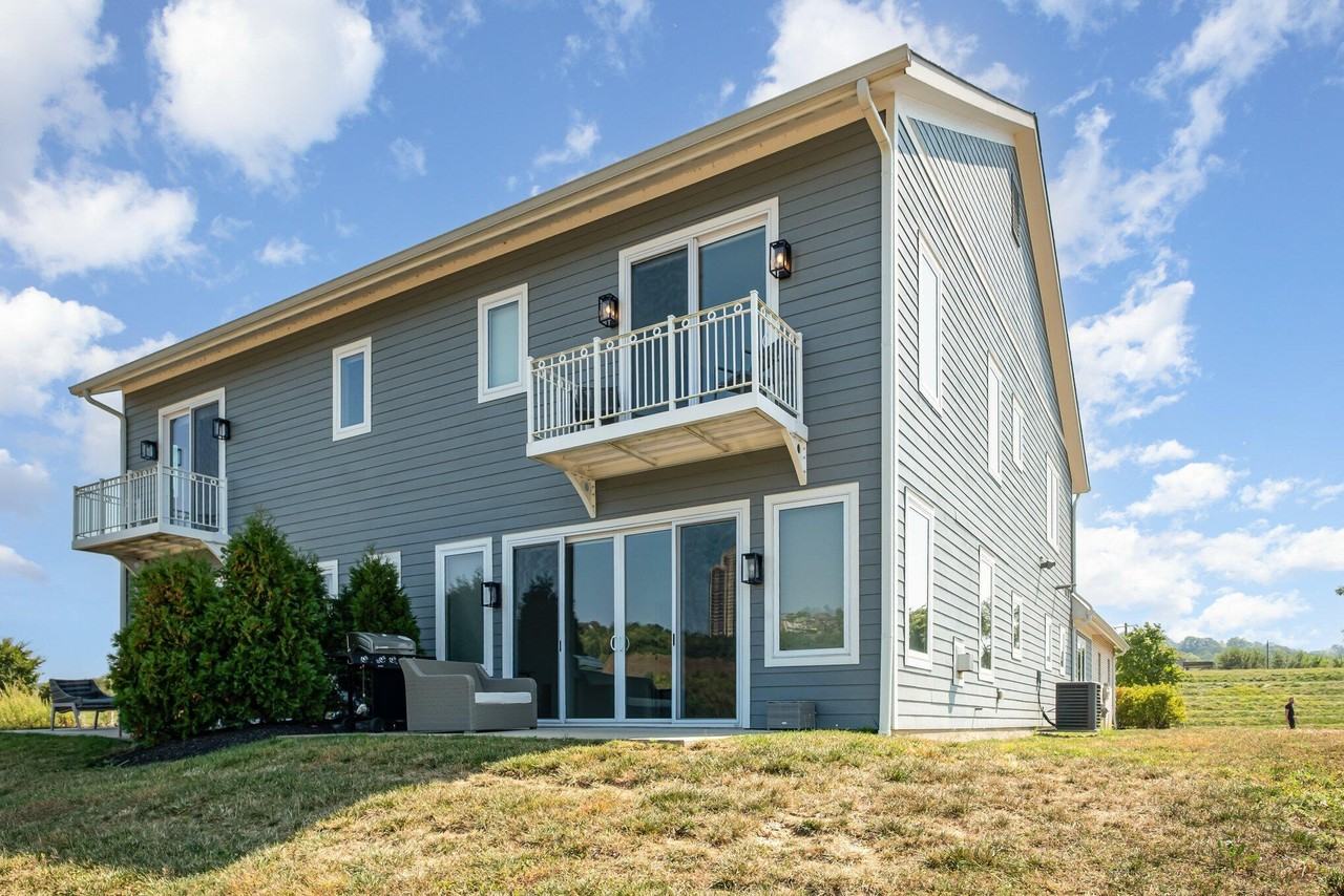 383 Manhattan Blvd - Photo 2 of 31