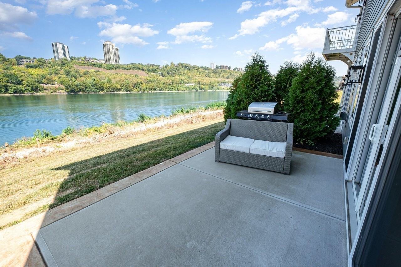 383 Manhattan Blvd - Photo 3 of 31