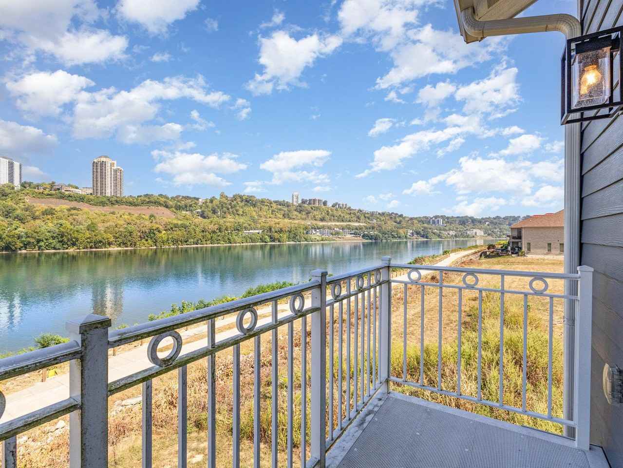 385 Manhattan Blvd - Photo 2 of 28