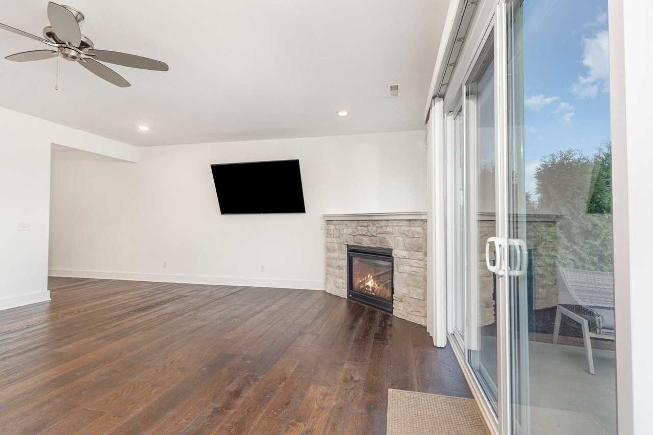 385 Manhattan Blvd - Photo 6 of 28