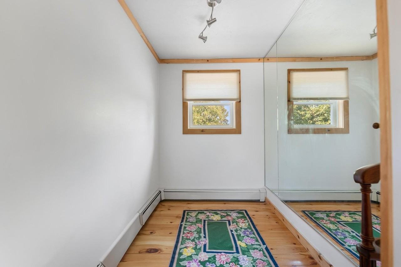 32A Maple St - Photo 4 of 7