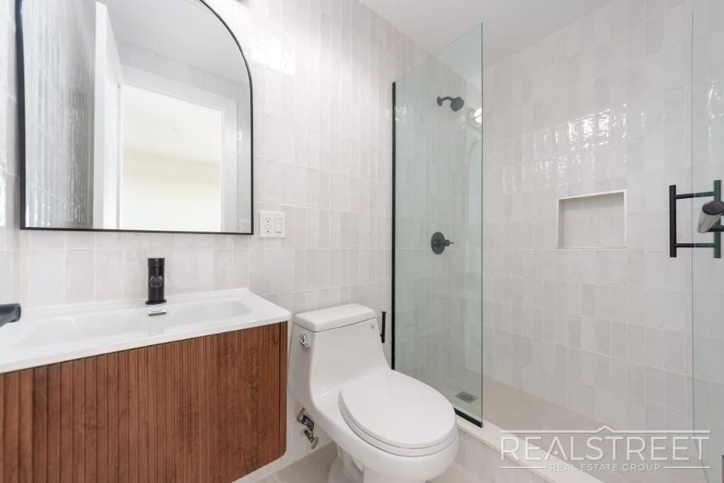 81 Malcolm X Boulevard #1F - Photo 6 of 8