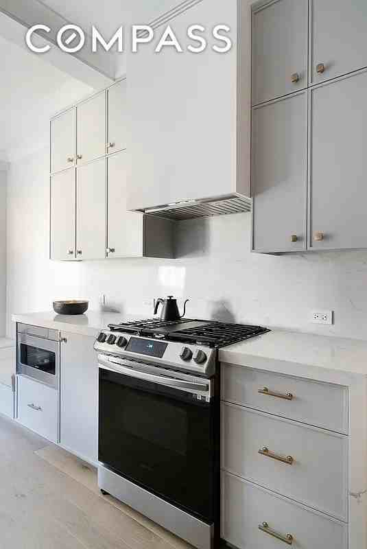 433 West 34th Street #9G - Photo 4 of 10