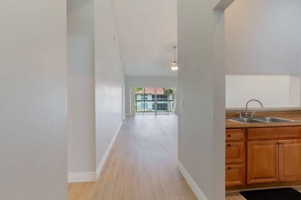 231 Cypress Point Dr #B231 - Photo 5 of 28