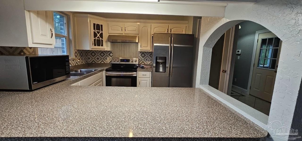 7831 Stallworth Ln - Photo 6 of 33