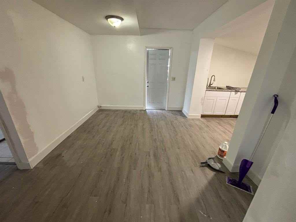 701 N J St #B - Photo 3 of 8