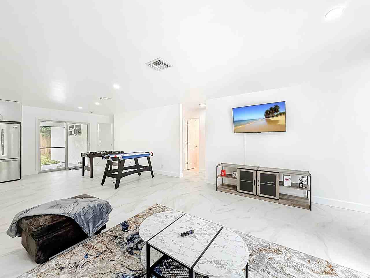 635 Kingbird Cir - Photo 5 of 46