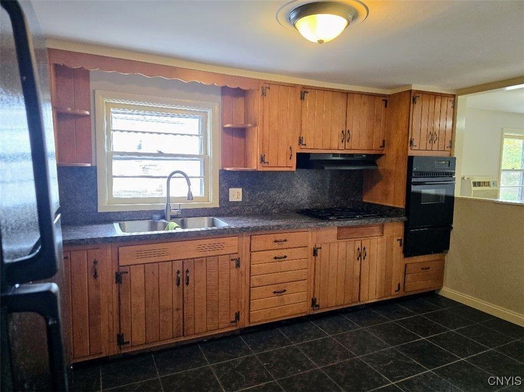 11 Seneca Ave 2nd Fl - Photo 3 of 14
