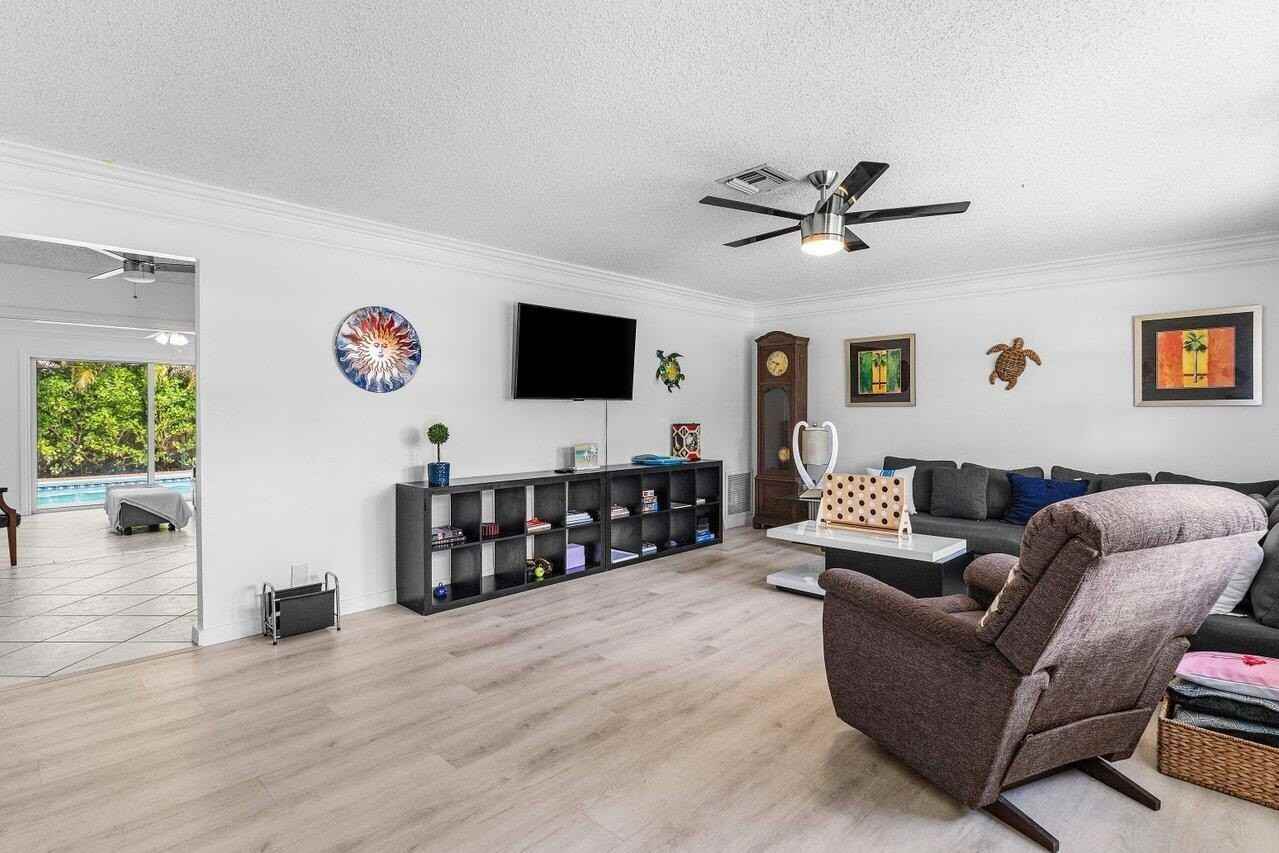 15 Ne 18th St - Photo 7 of 31