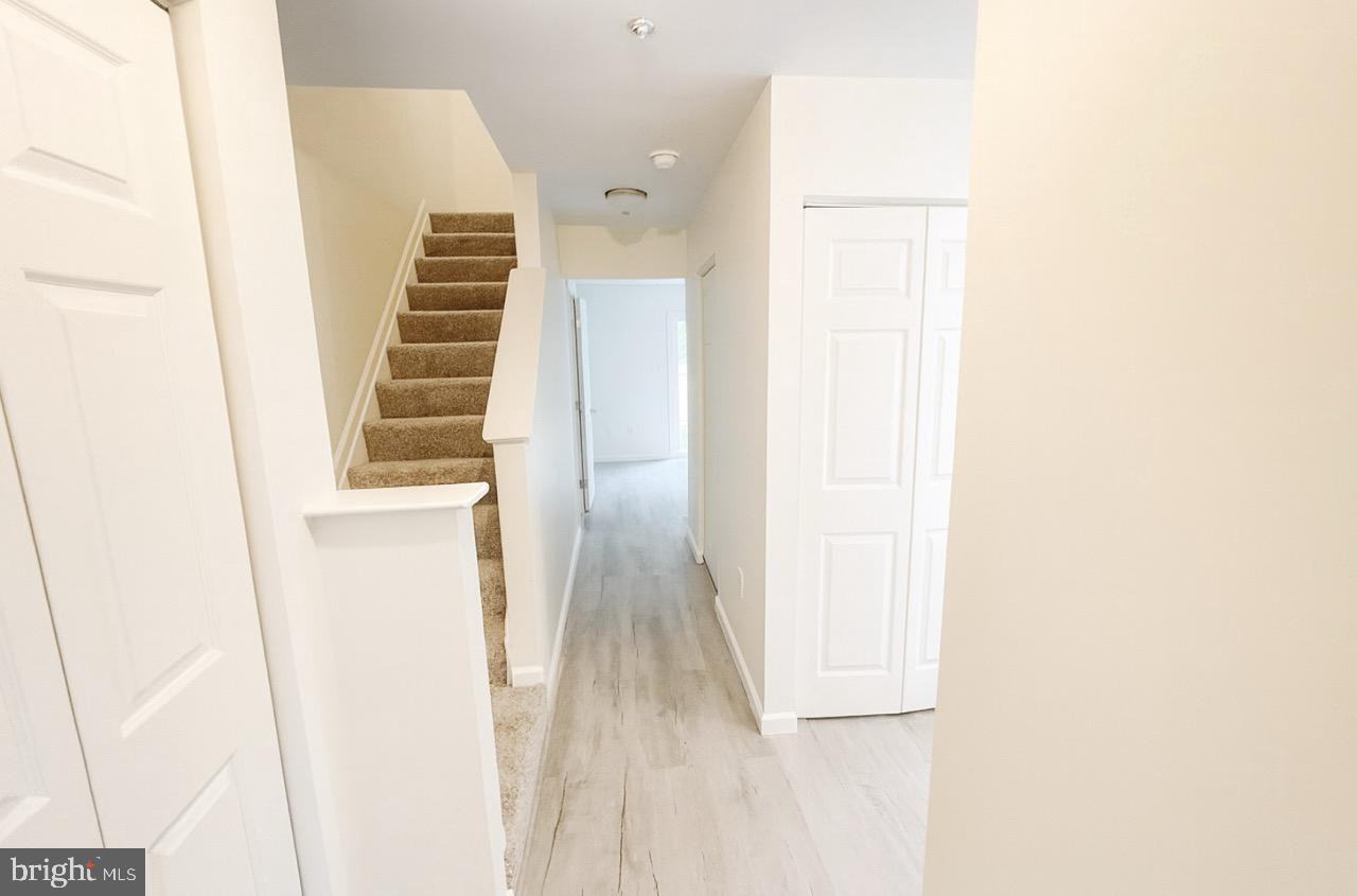 45293 Rumsford Ln - Photo 2 of 12