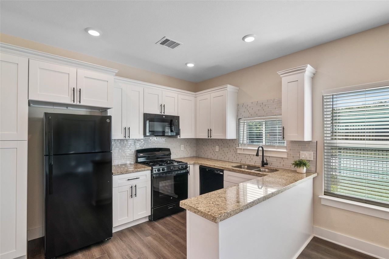 1206 South Victory Drive - Photo 5 of 35