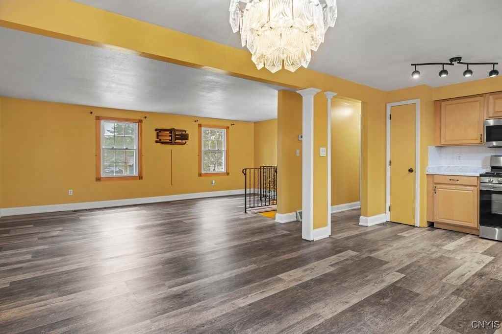 3059 Hayfield Ln - Photo 5 of 33