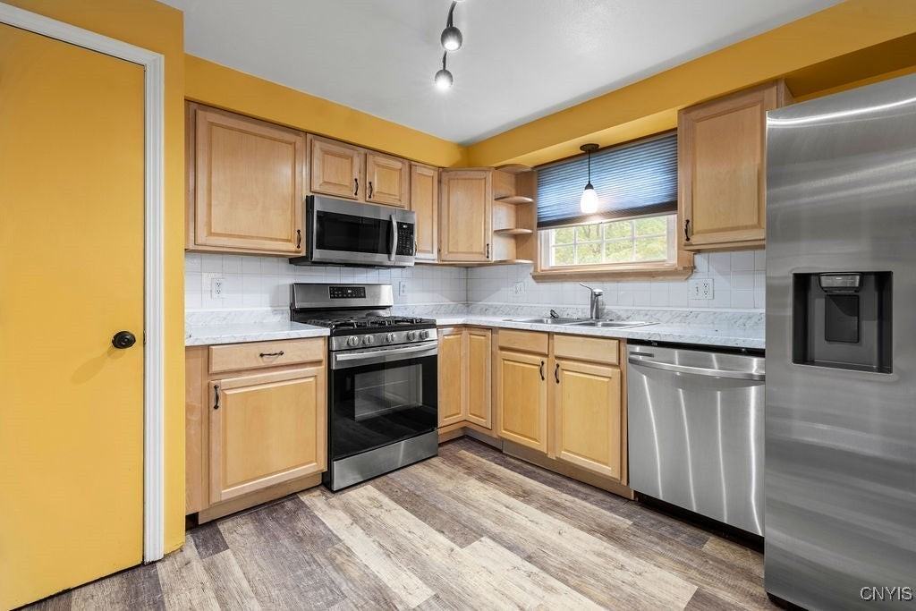 3059 Hayfield Ln - Photo 6 of 33