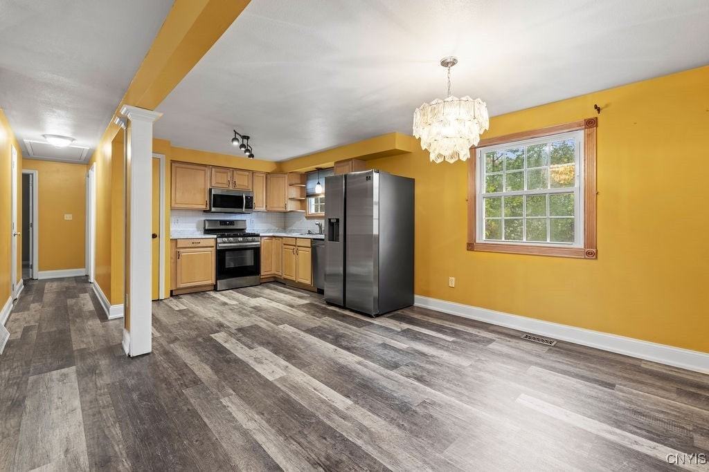 3059 Hayfield Ln - Photo 7 of 33