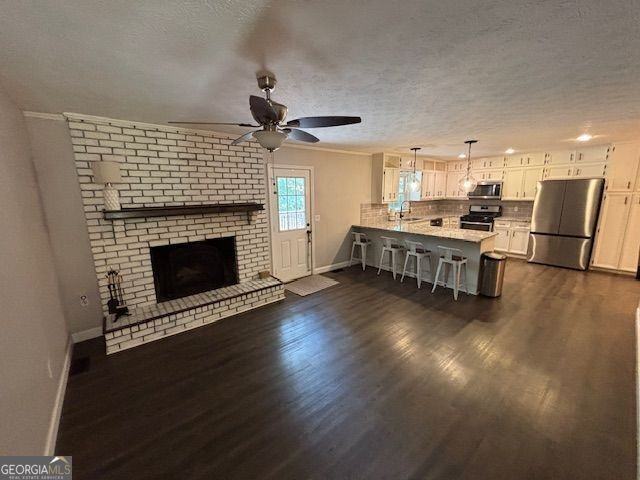 1015 Castlewood Dr - Photo 5 of 49