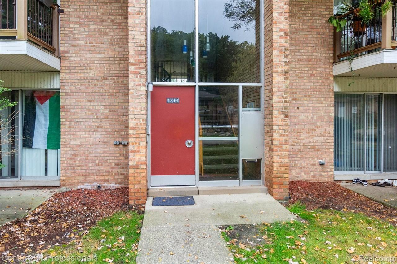 1233 Island Dr - Photo 3 of 26