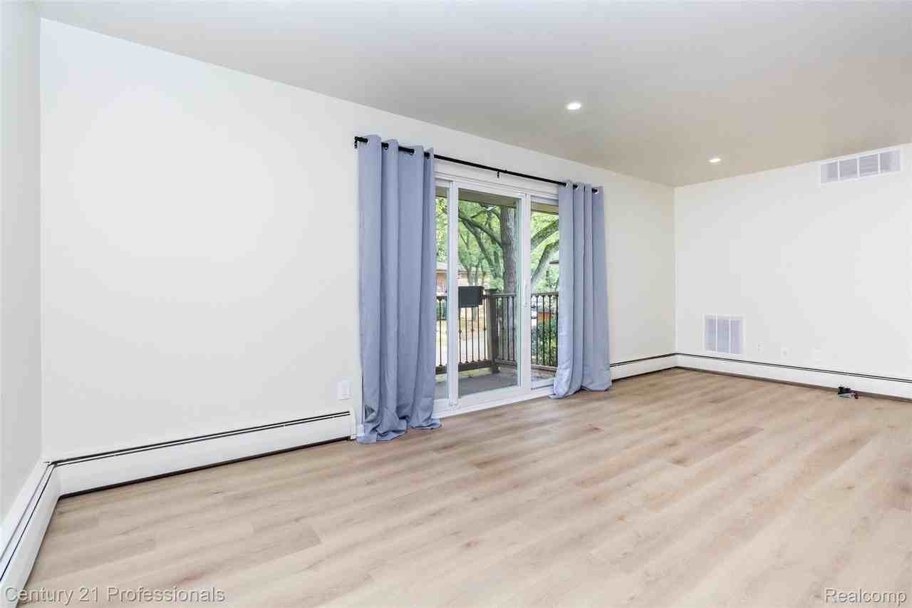 1233 Island Dr - Photo 5 of 26