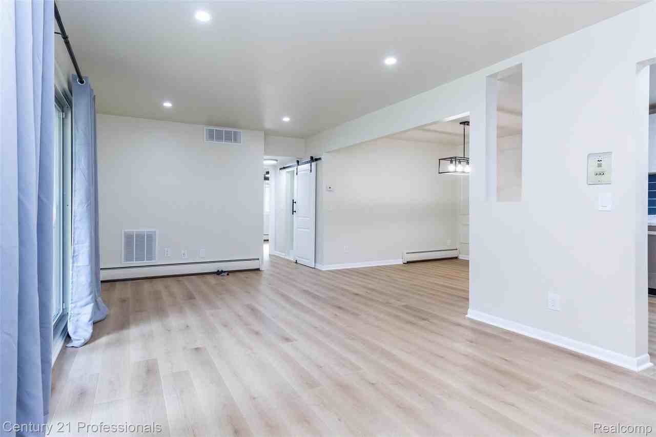 1233 Island Dr - Photo 6 of 26