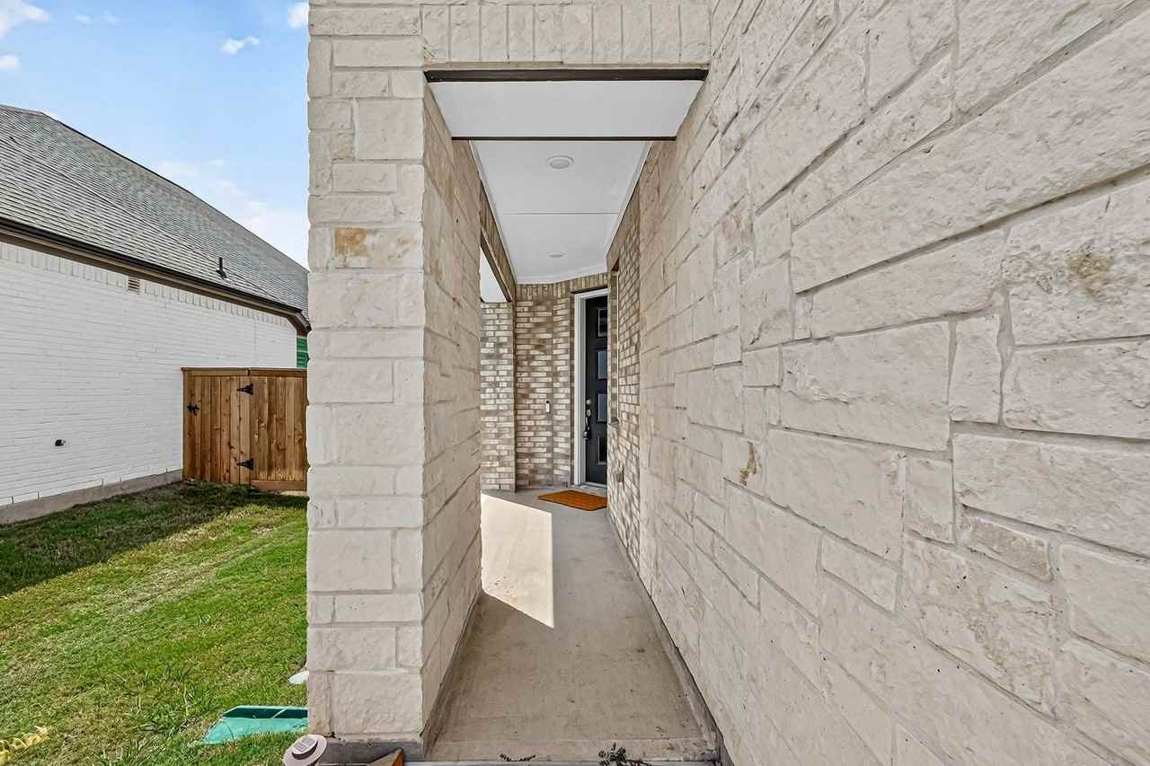 24607 Carleton Lake Ln - Photo 3 of 39