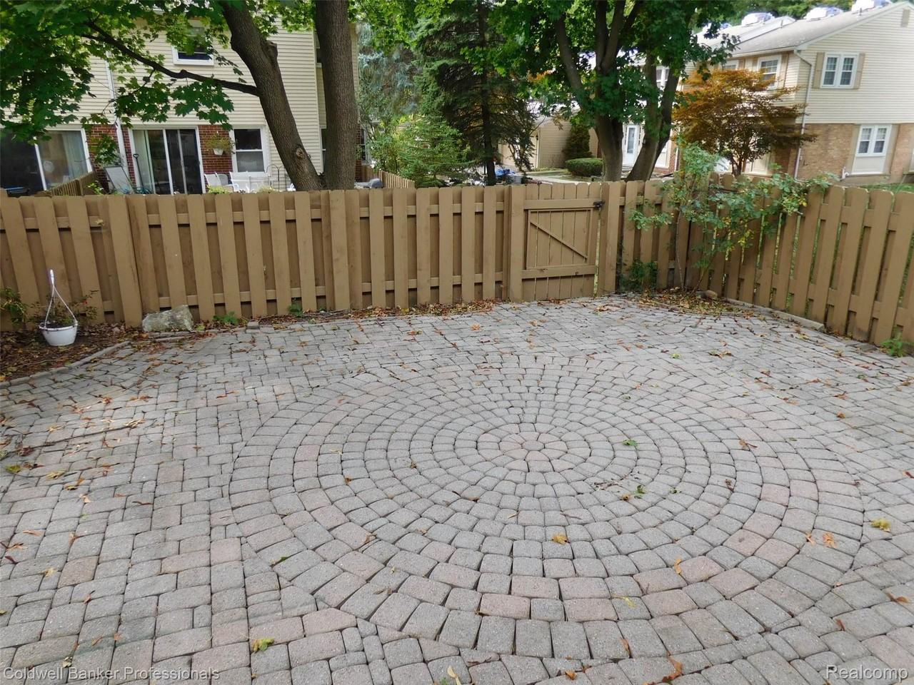 1500 Brentwood Dr - Photo 4 of 29