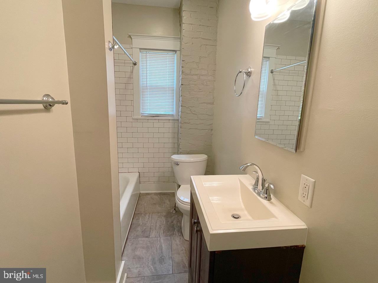 4410 York Street - Photo 6 of 18