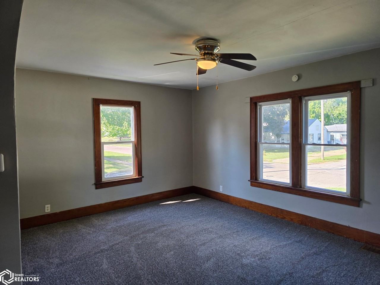 1609 Pine St - Photo 3 of 8