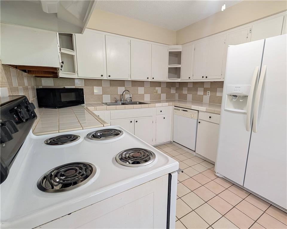 216 Maplewood Dr - Photo 5 of 11