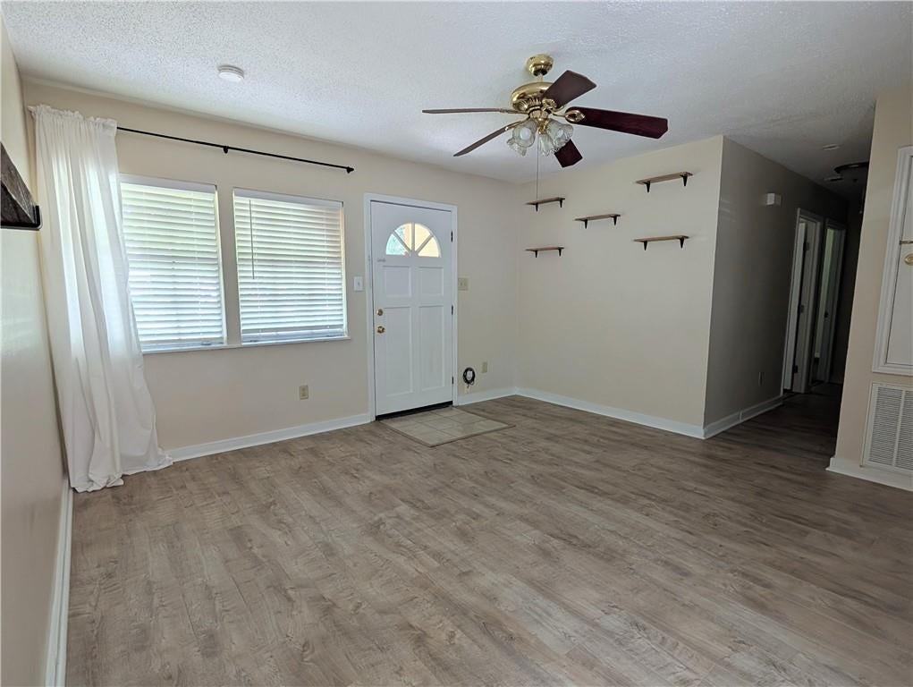 216 Maplewood Dr - Photo 6 of 11
