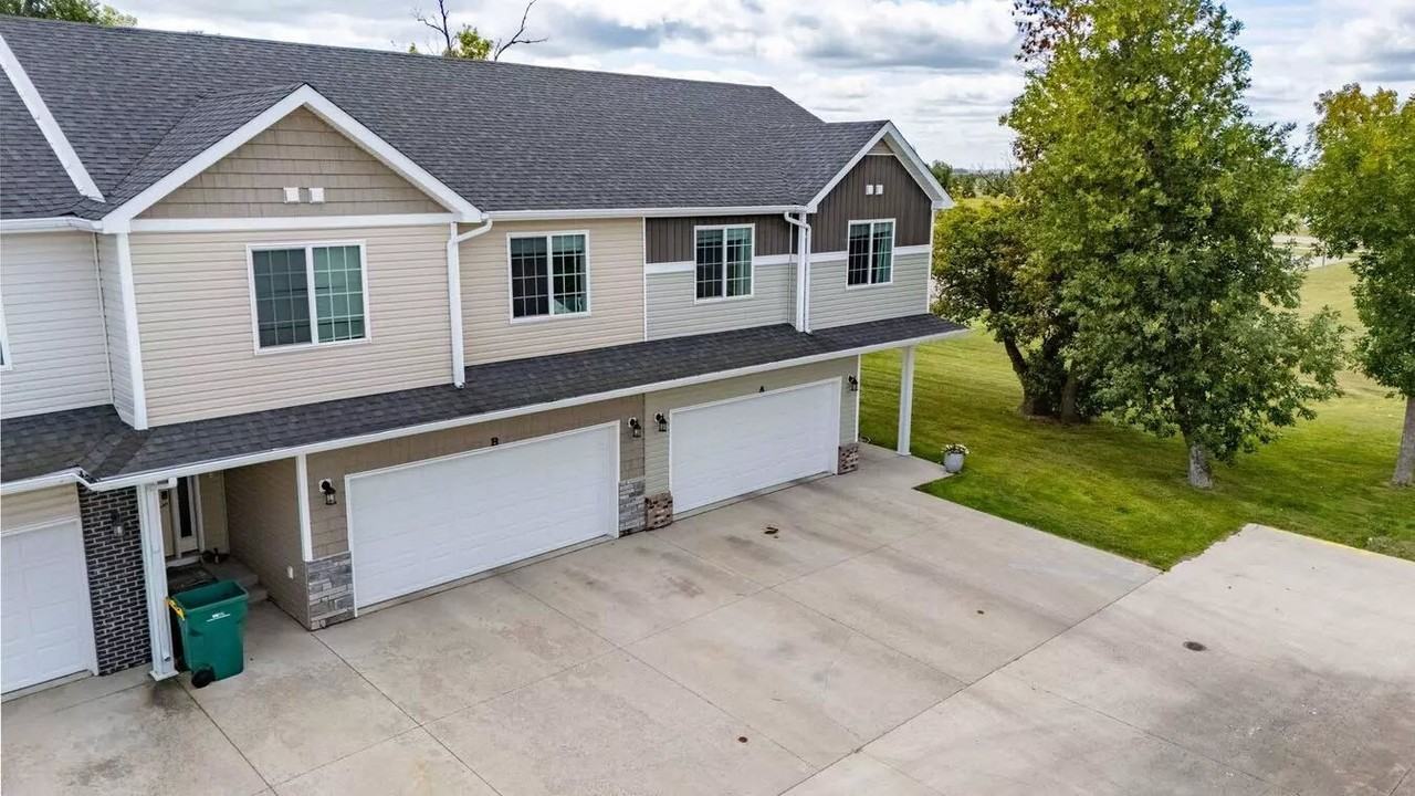 Montgomery Townhomes - Photo 5 of 25