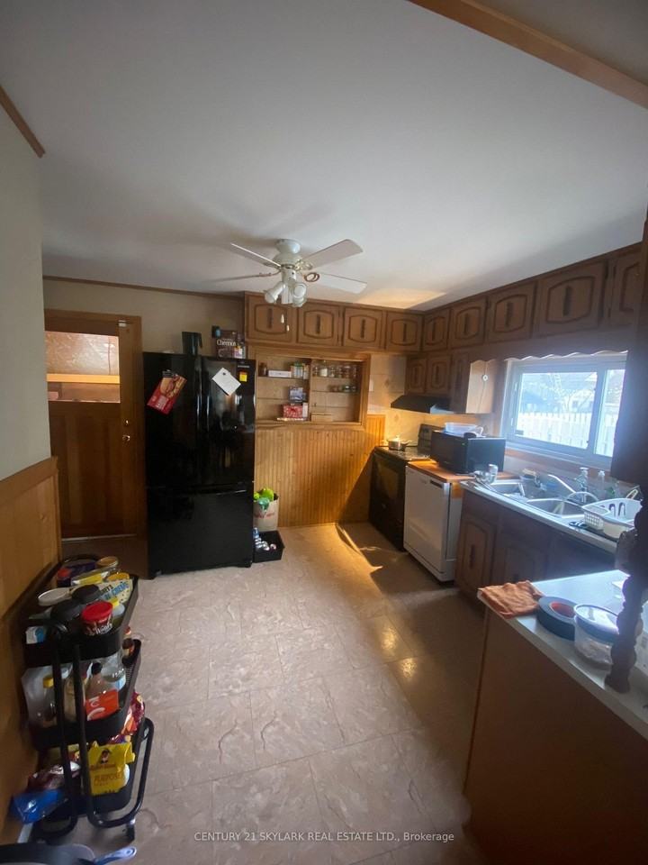 122 Boullee Street - Photo 3 of 11