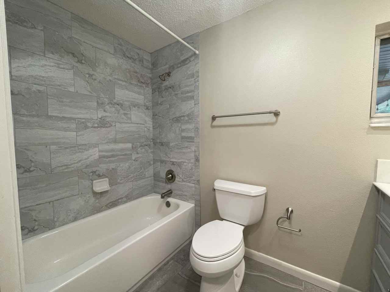 18109 Crawley Rd - Photo 6 of 41