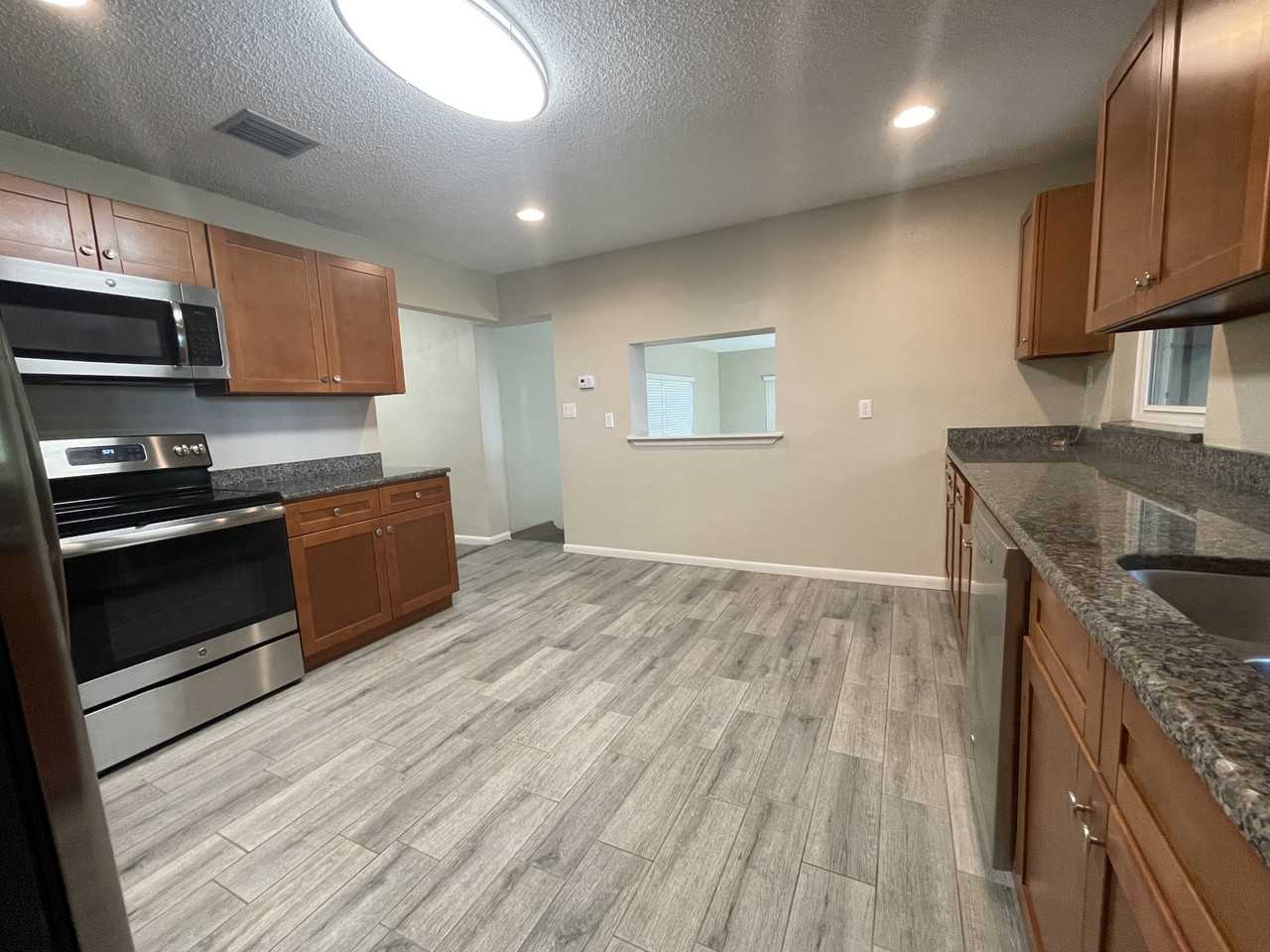 18109 Crawley Rd - Photo 7 of 41