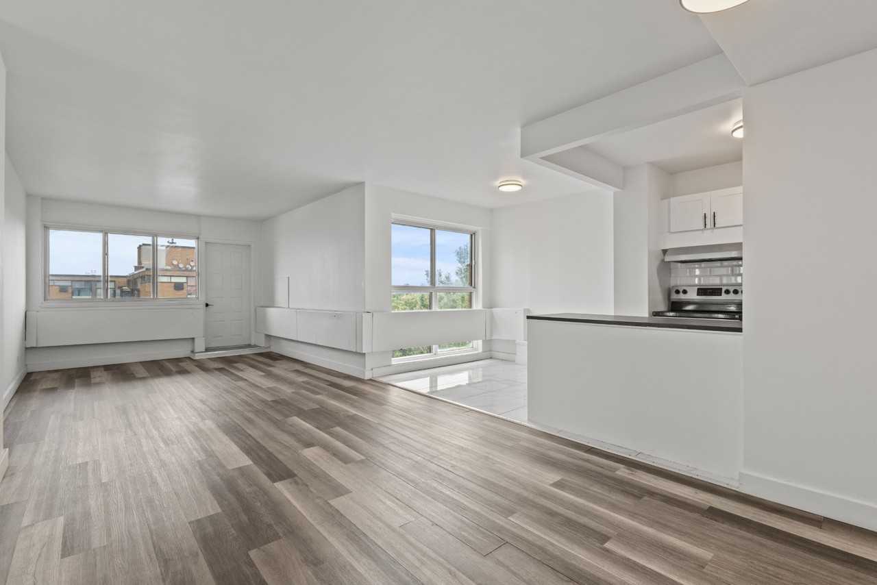 2900 Chemin Côte-De-Liesse - Photo 2 of 22