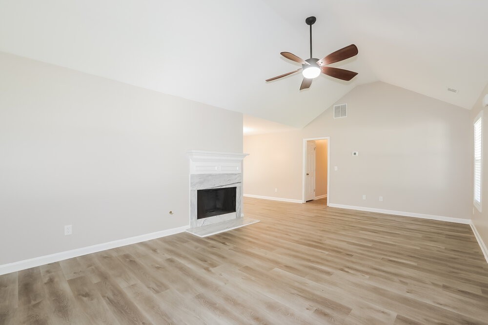 2994 Raintree Dr Se - Photo 4 of 16