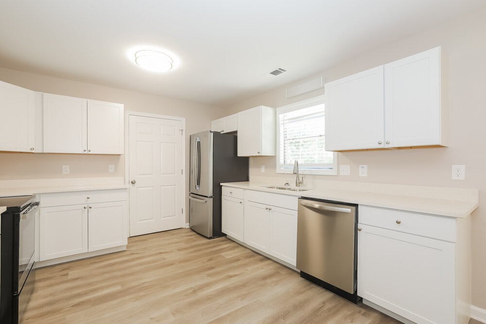2994 Raintree Dr Se - Photo 6 of 16