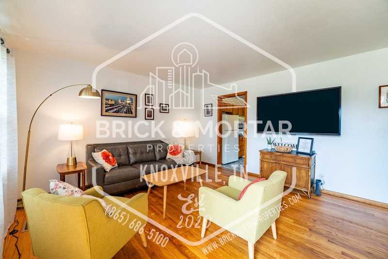 2407 Holbrook Dr - Photo 4 of 22