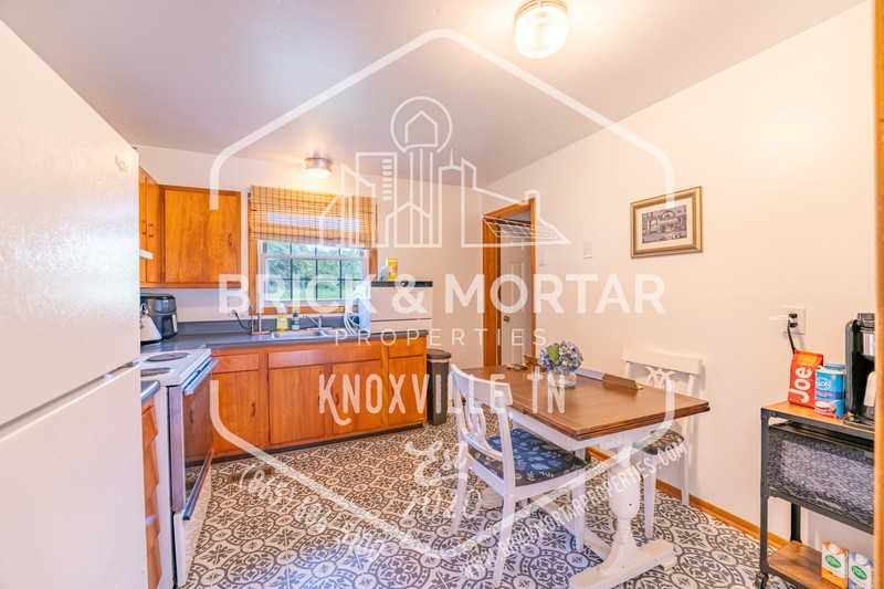 2407 Holbrook Dr - Photo 7 of 22